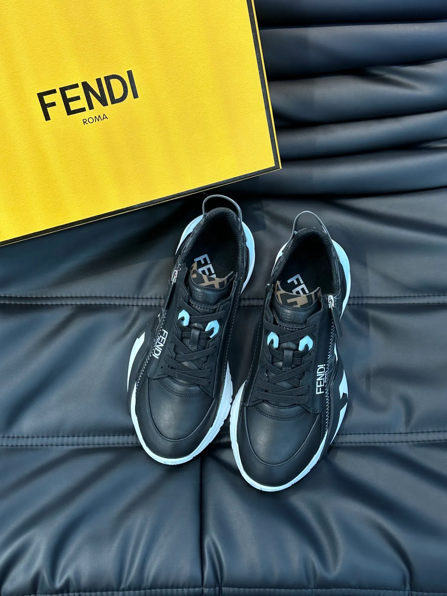Men's shoes 💰p560 "Fend*" new men's casual sports shoes, equipped with elastic straps, side zippers, and corrugated soles engraved with F. Embossed Fendi Flow lettering on the heel. Made of technical fabric and a mix of blue and suede. Decorated with Lycra® details. FF graphic tongue. Ultra-light and wear-resistant EVA sole. Size: 38-44